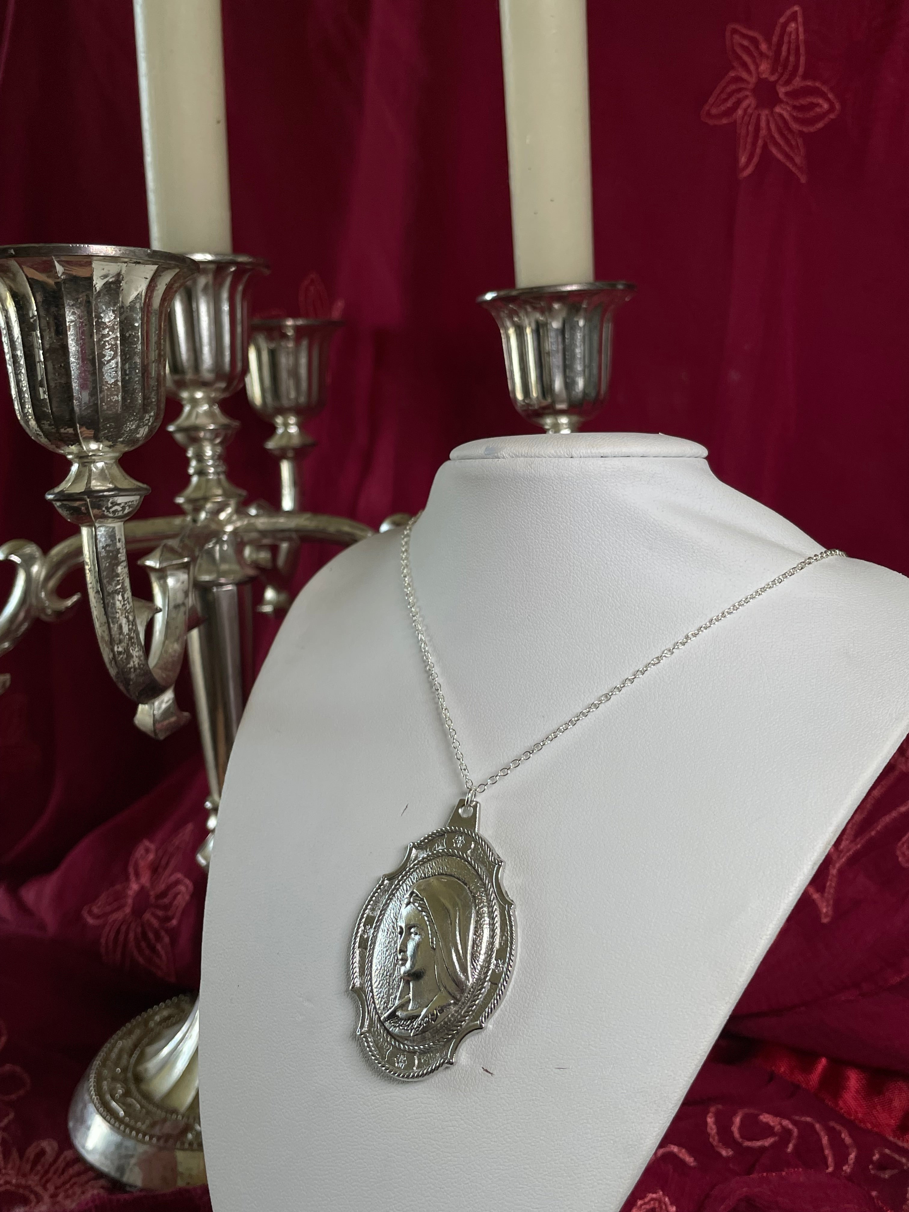 The 'Portrait of a mother' Necklace